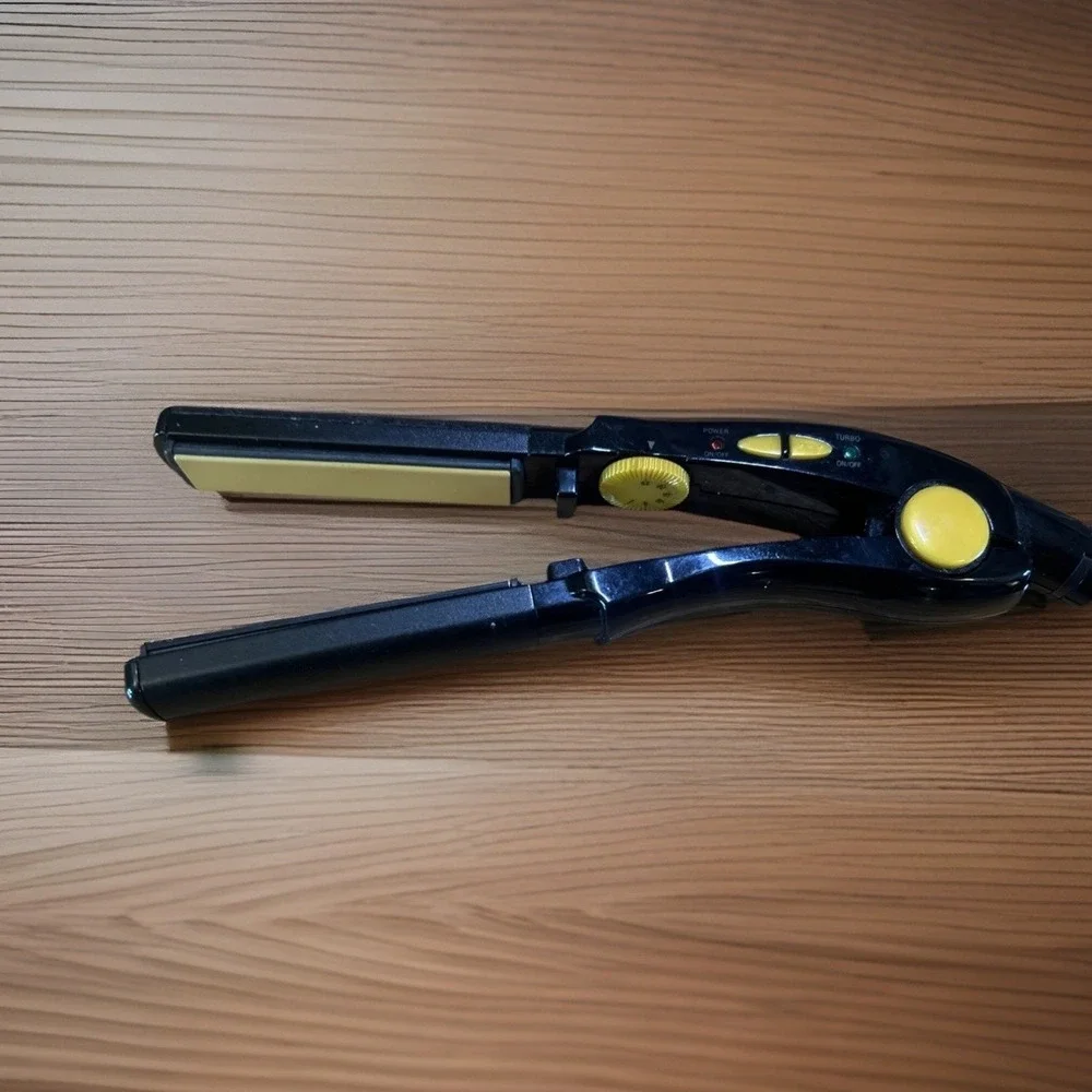 Conair 1/2 InchHair Straightener Tourmaline Ceramic Flat Iron